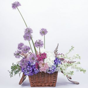 Vintage Basket Allium purple Deco Hydrangea Asrtilbe Matthiola Wax