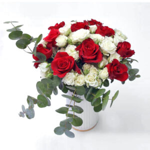 spray roses in white vase "flowers for dinning table: unique flower arrangements"