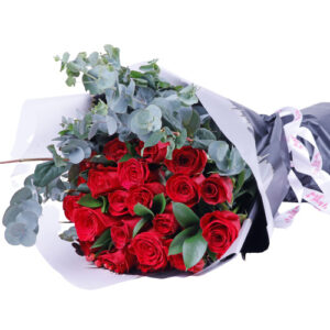 bunch of 20 red roses bouquet