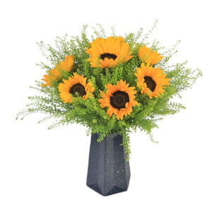 "table flowers: sunflower in vase"