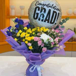 graduation-bouquet-and-balloon